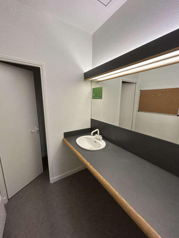 Lacrouzette idéal investisseur batiment de 80 m2 avec jardin et parking - photo 6