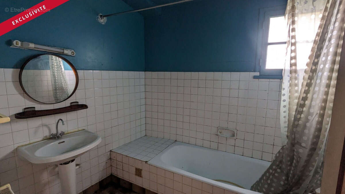 Maison à LA CHAPELLE-BATON