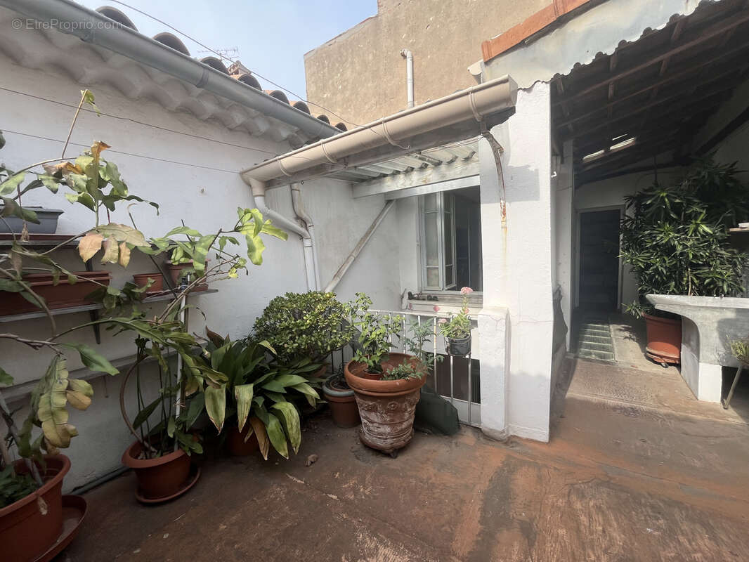 By drive immo rare hotel de ville narbonne appartement t6 avec patio - photo 2