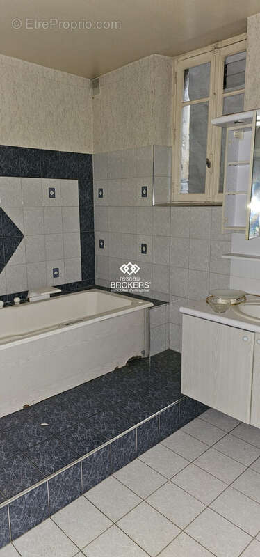 Appartement à LES MARTRES-DE-VEYRE