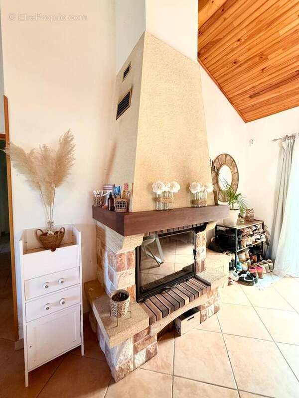   - Maison à AX-LES-THERMES