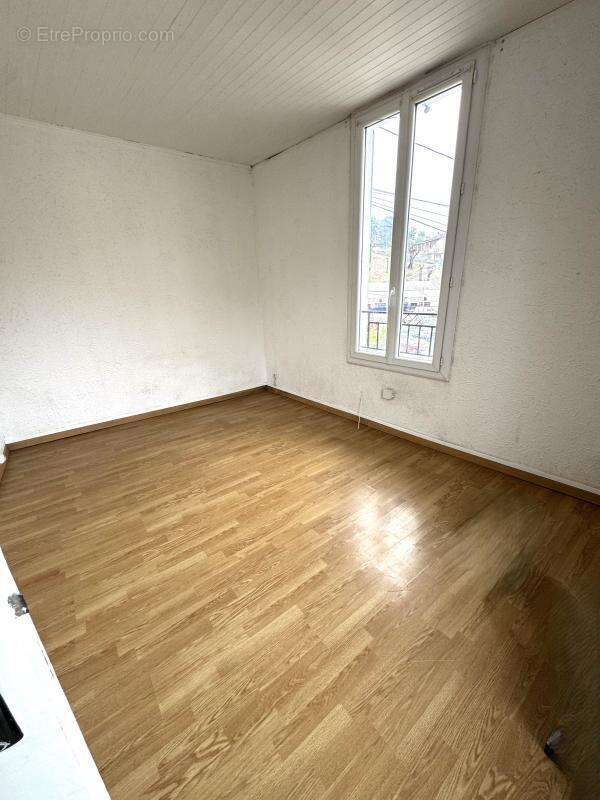 Appartement à CONTES