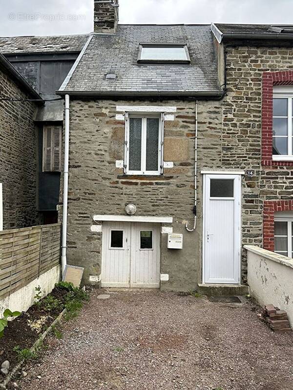 Maison à SAINT-PIERRE-DU-REGARD