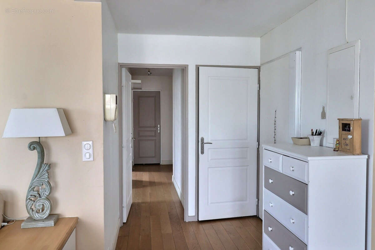 Appartement à COURBEVOIE