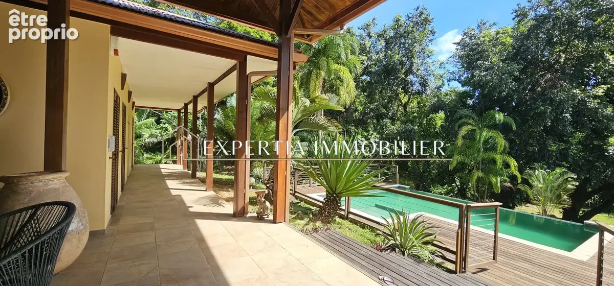 Sublime villa avec piscine à débordement, maison T2 et studio indépendant sur les hauteurs du Rorota à REMIRE-MONTJOLY. - photo 13