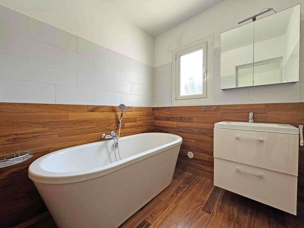 Maison à TOURRETTES-SUR-LOUP