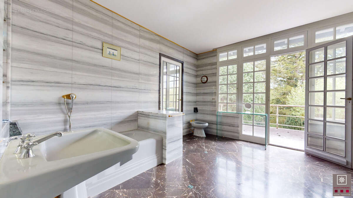 Maison à SERRIERES-DE-BRIORD