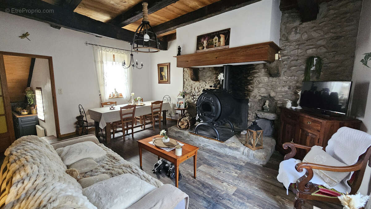 Maison à SAINT-GENIEZ-D&#039;OLT