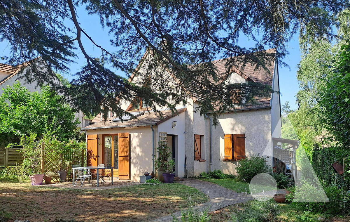 Maison à SAINT-REMY-LES-CHEVREUSE