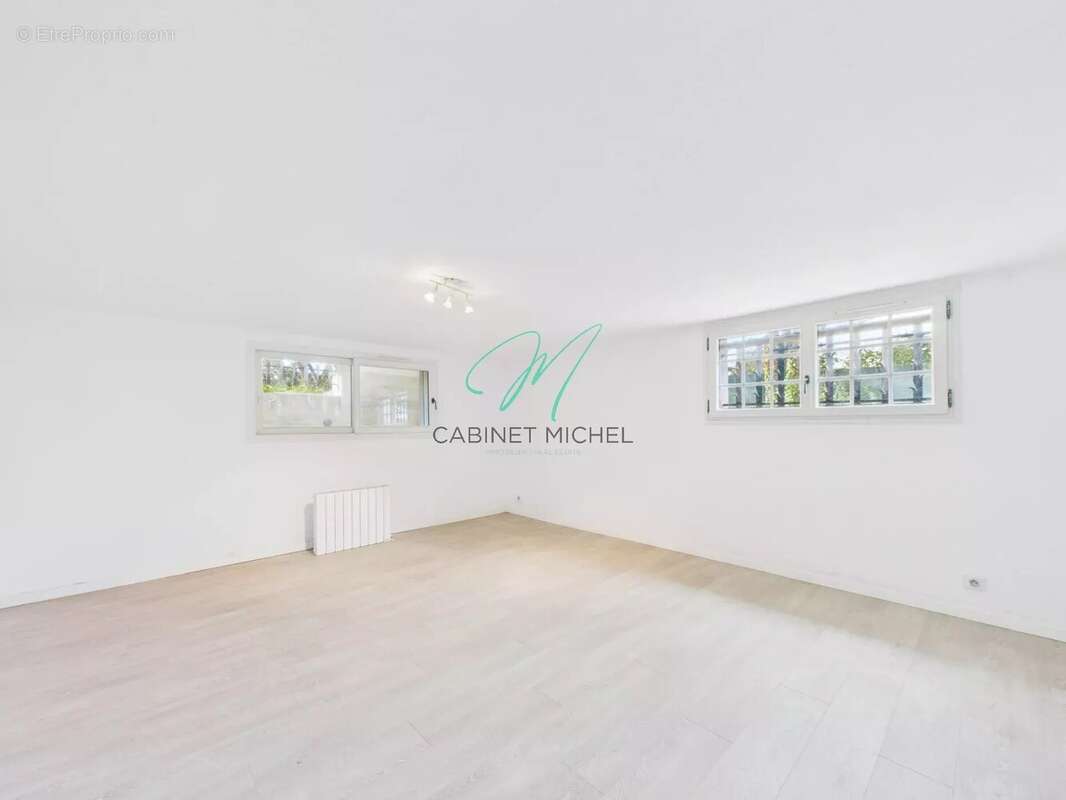 Maison à ROQUEFORT-LES-PINS