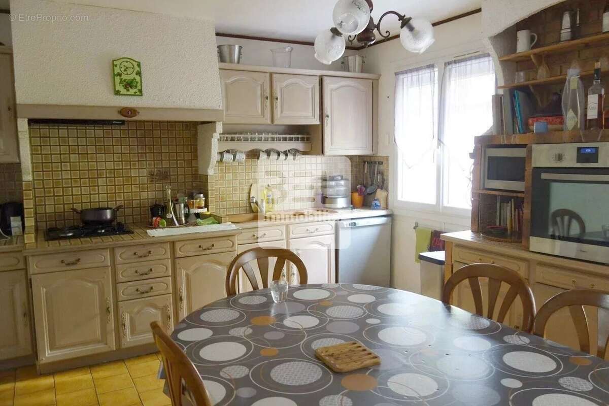 Maison à LAUDUN-L'ARDOISE