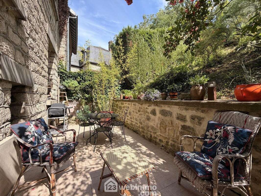 Avec beaucoup de charme, d'une surface habitable de 183 m²