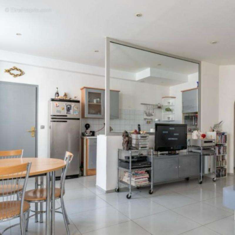 Appartement à PARIS-1E