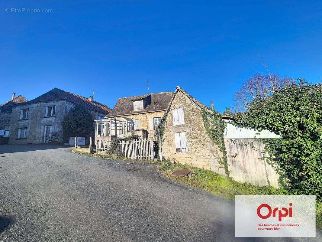 Maison à SAINT-RABIER