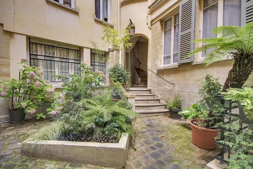 Exclusivite- paris ii montorgueil-rue d'argout- 2 pieces 372 000 euros - photo 13