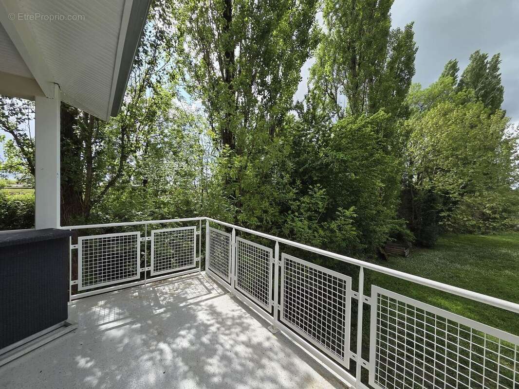 Appartement à COUTRAS