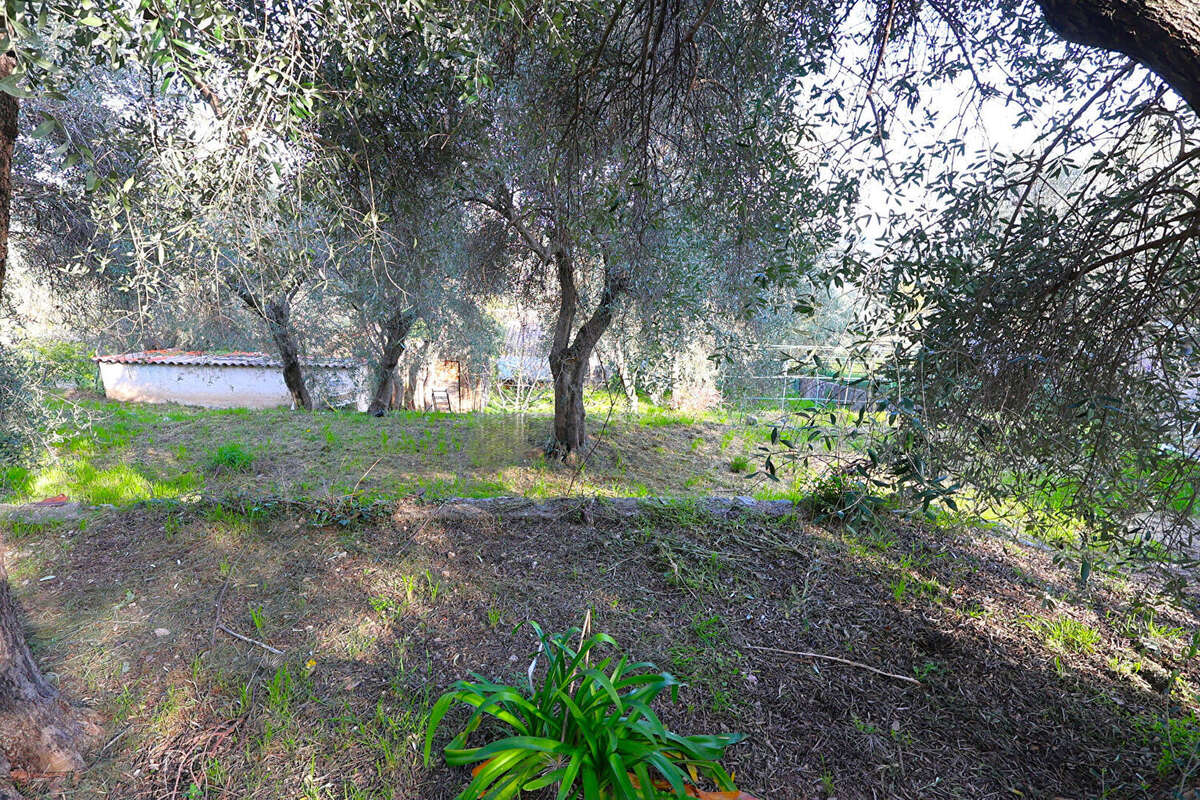 Terrain constructible Speracedes 1392 m² villa 109 m² avec piscine - photo 15