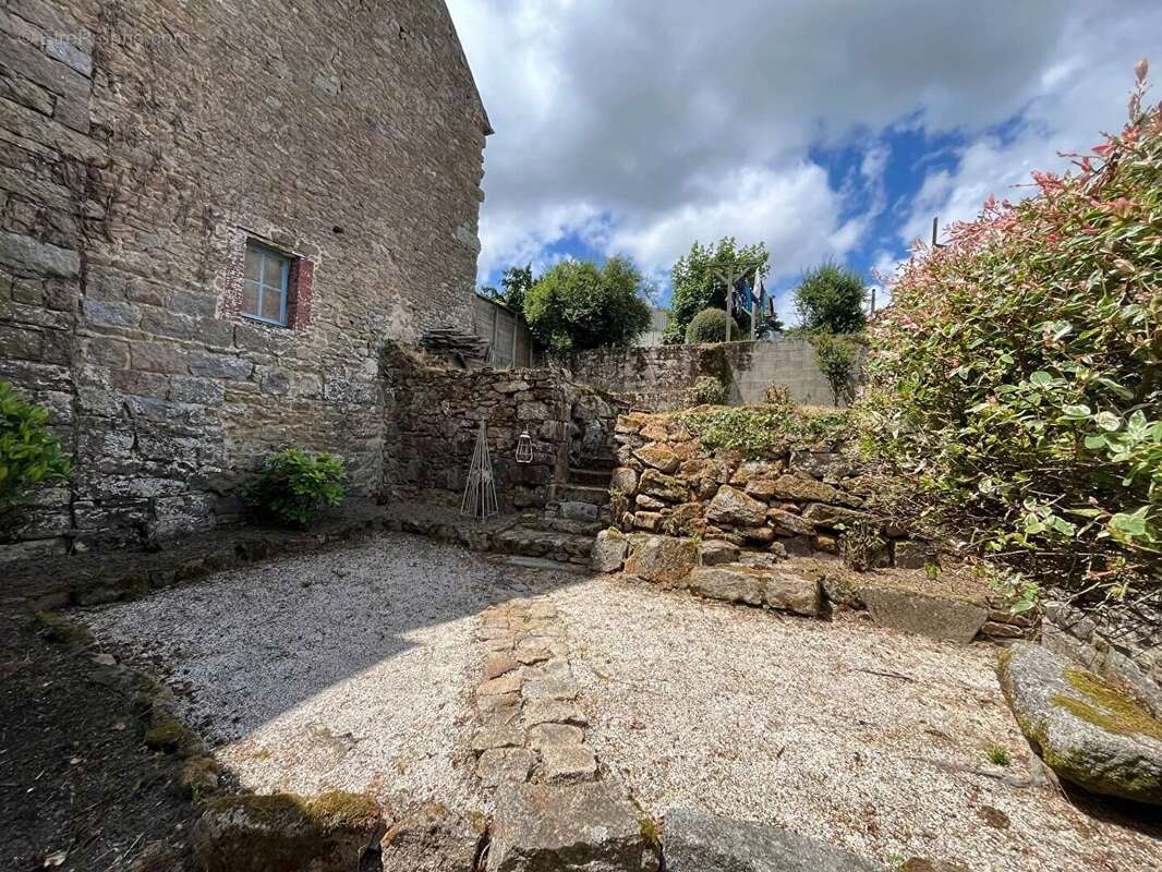 Maison à QUINTIN