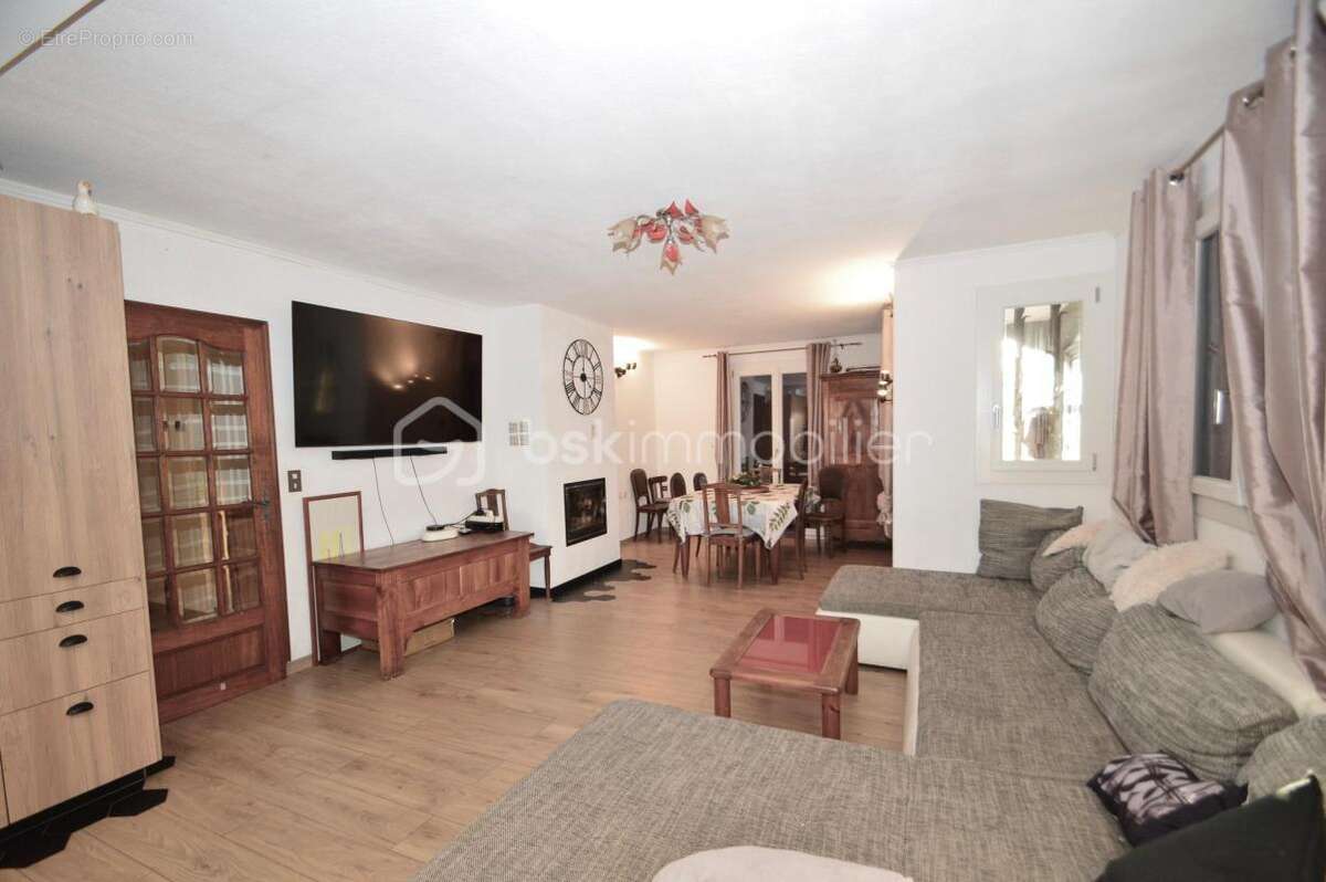 Maison à SAINT-LAURENT-DE-LA-SALANQUE