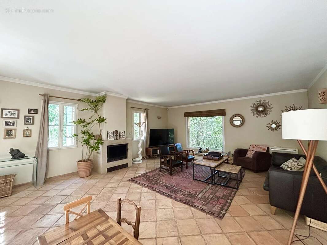 Bastide Provençale 6 pièces – 180 m² – GAREOULT - photo 9