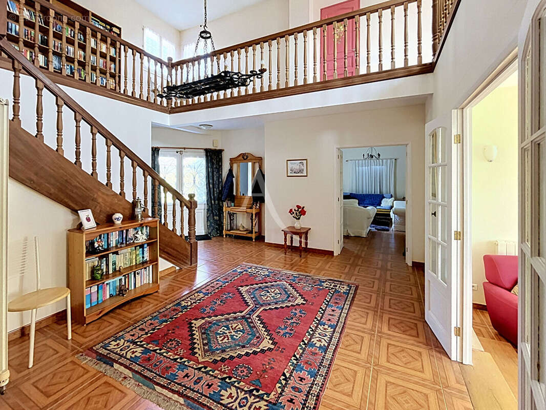 Maison plain pied de 229 m² avec 5 chambres, sous-sol complet, double garage et jardin clos à 3 minutes de Prayssac - photo 4