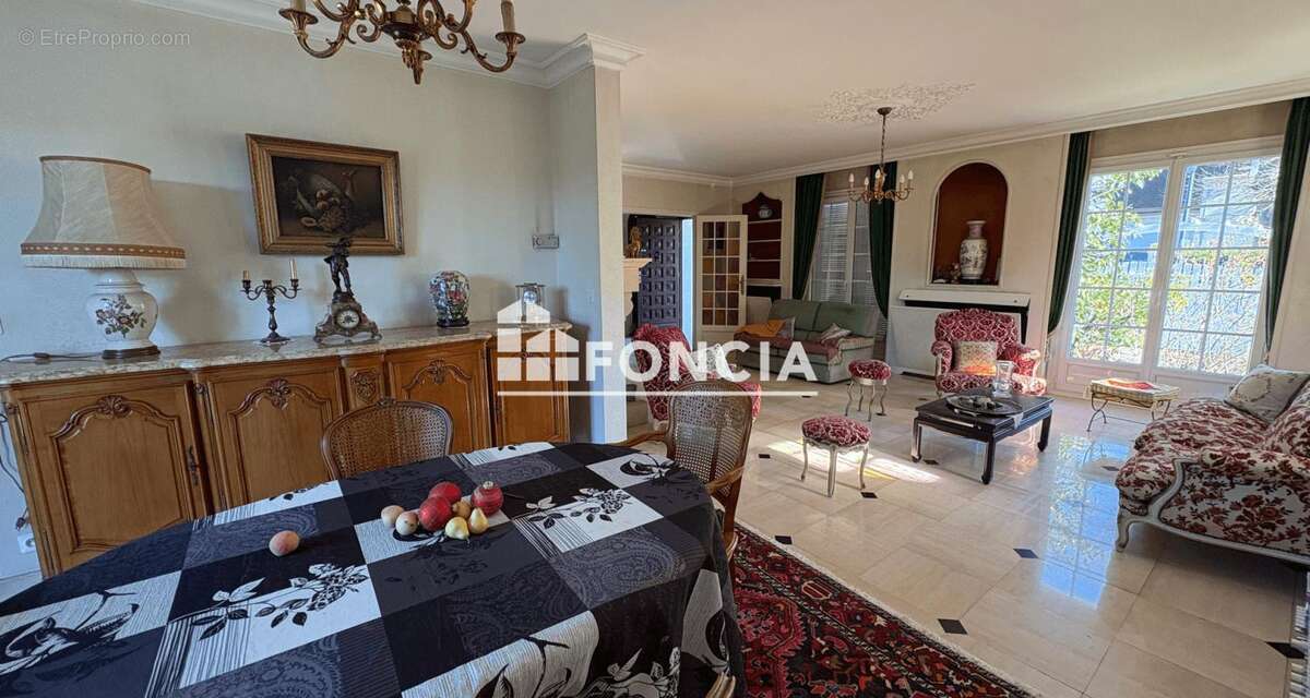 Maison prête à vivre, rénovée de 154m2 avec sous-sol total - photo 2