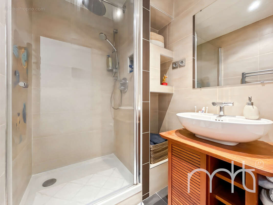 Appartement à LA GARENNE-COLOMBES