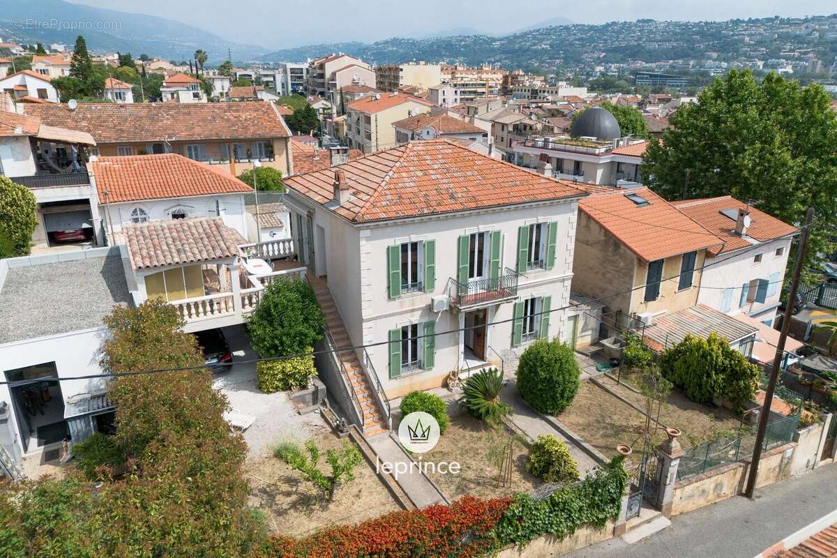Maison à SAINT-LAURENT-DU-VAR
