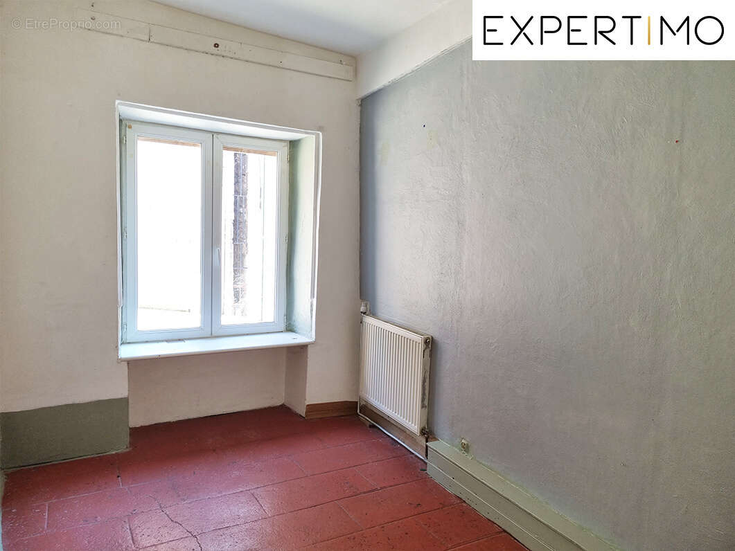 Maison atypique de 100 m2, avec petite cour. - photo 4