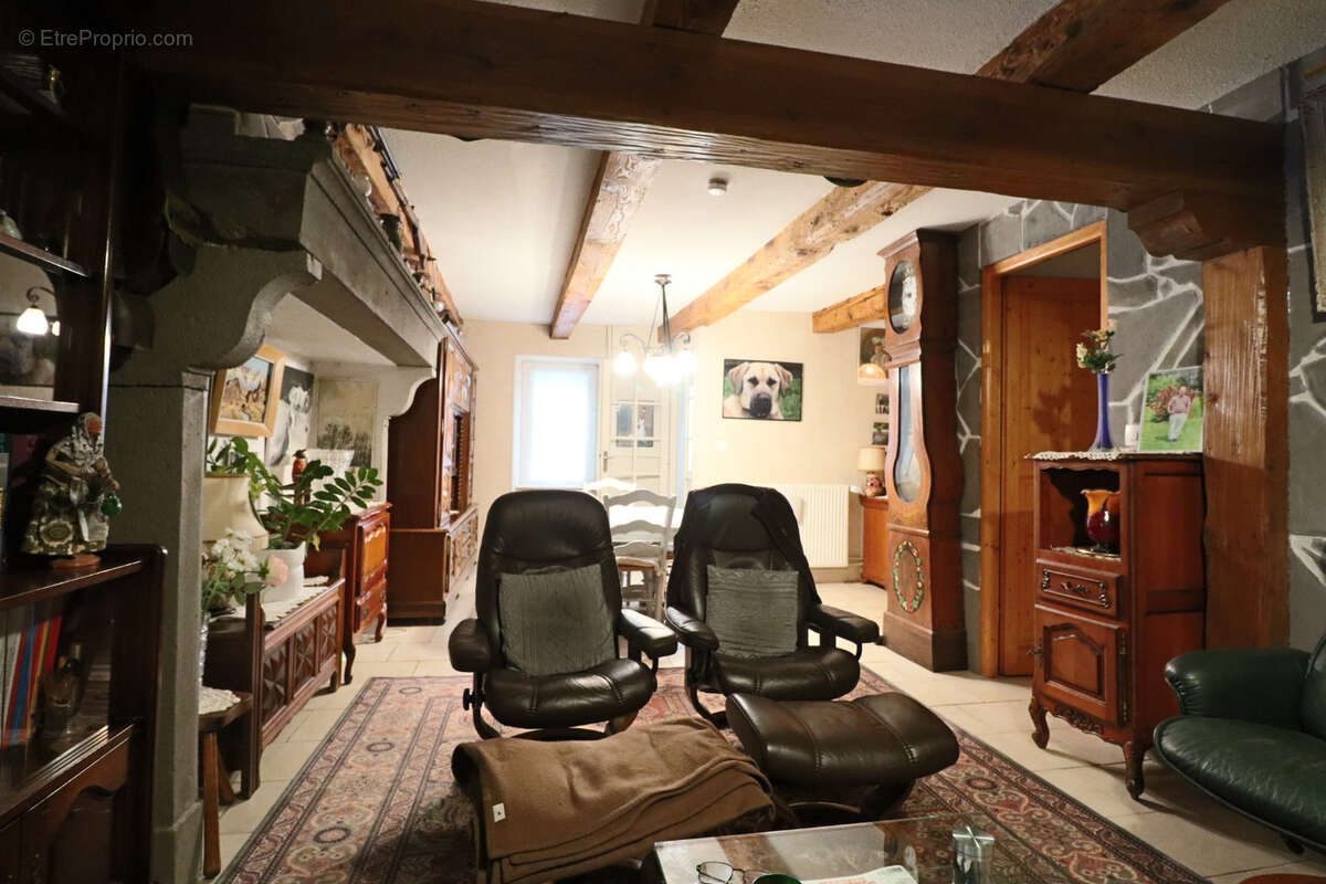 Maison à SAINT-SAUVES-D'AUVERGNE