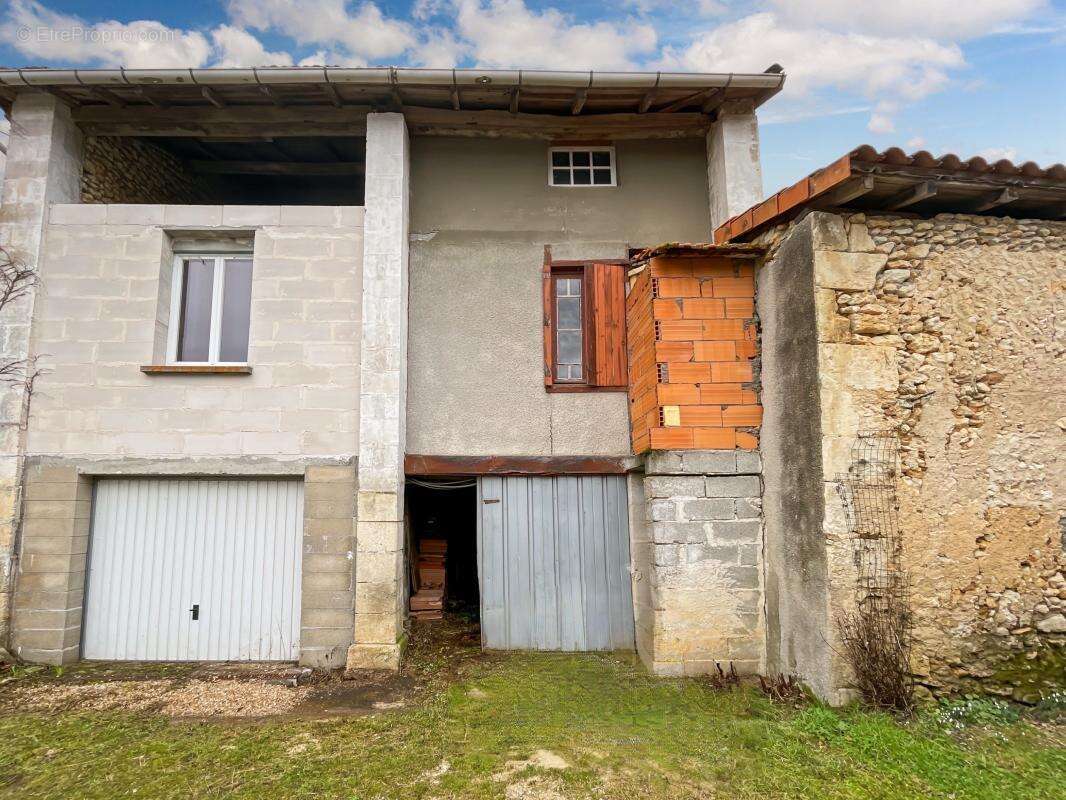 Maison à SAINT-GERMAIN-DU-SALEMBRE