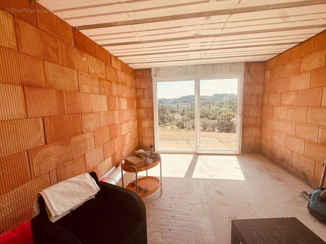 Maison à SAINT-GENEST-DE-BEAUZON