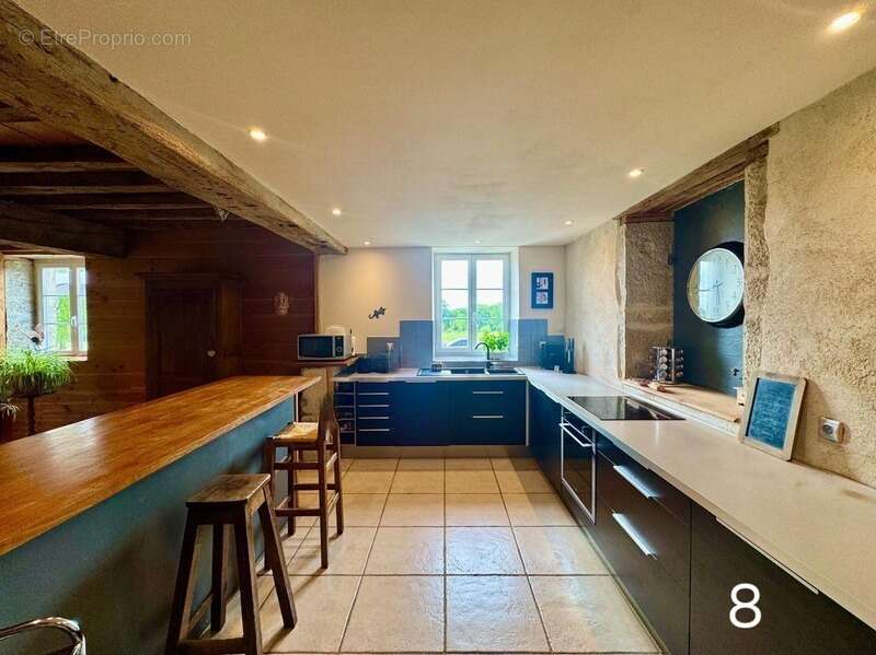 Maison à VIC-DE-CHASSENAY