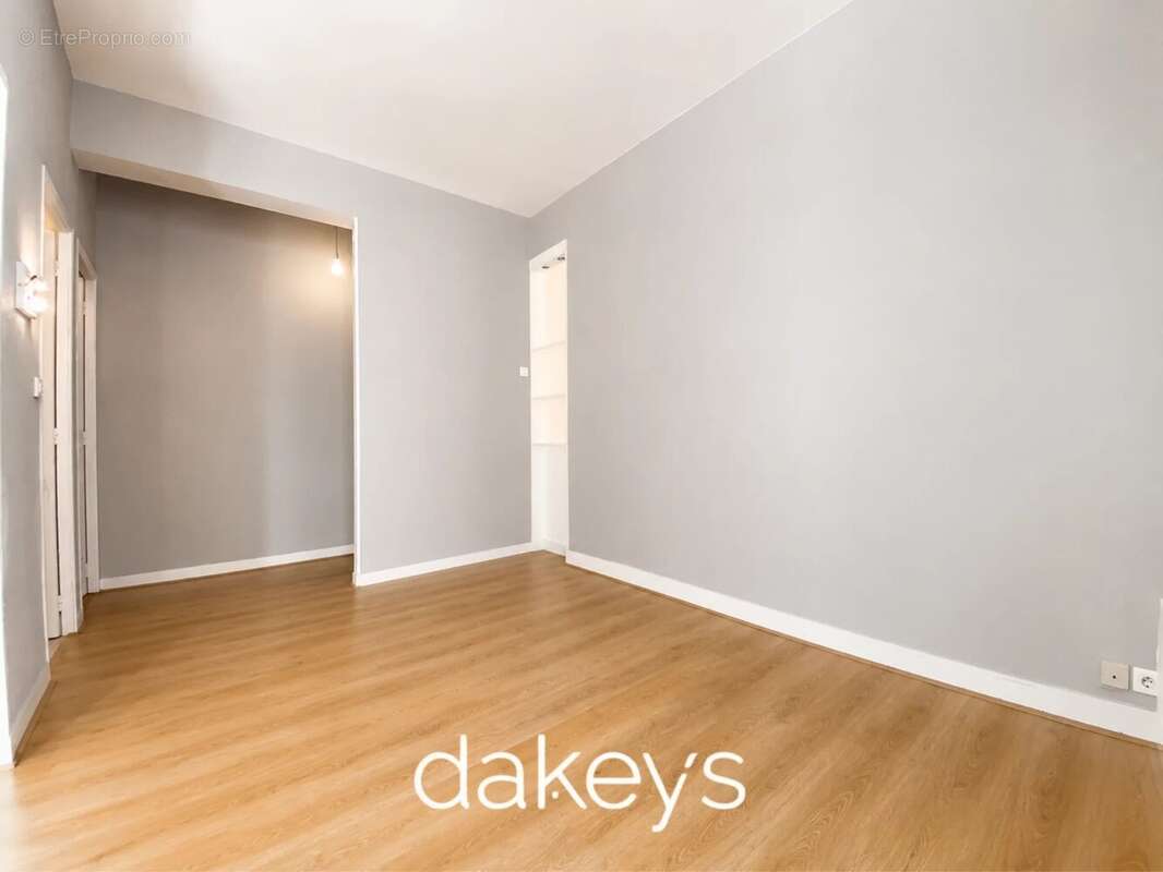 A vendre Marseille 13006 Castellane Studio 25m2 RDC avec extérieur - photo 4
