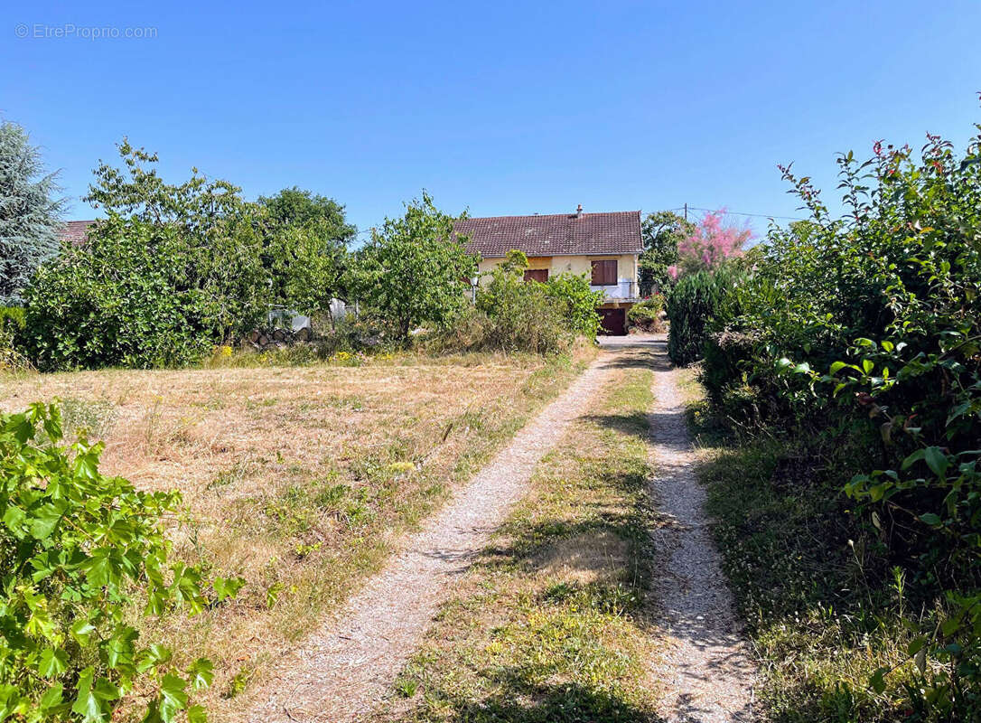 Maison avec grand terrain, sous-sol complet et fort potentiel à Lusigny (03230) - photo 8