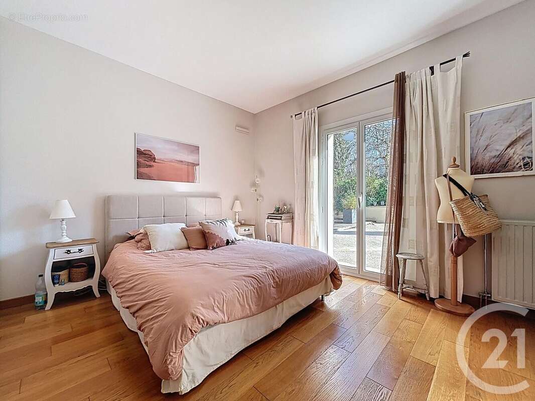 Maison à VAUX-LE-PENIL