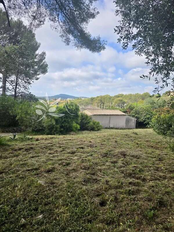 Terrain à BIOT