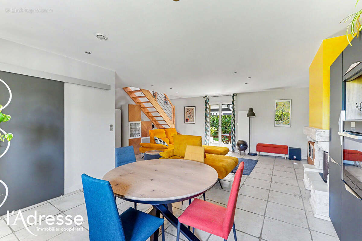 Exclusivité l'Adresse Immobilier - Cugnaux - Maison de 168 m2 avec Garage et piscine Couverte sur un terrain de 552m². - photo 10