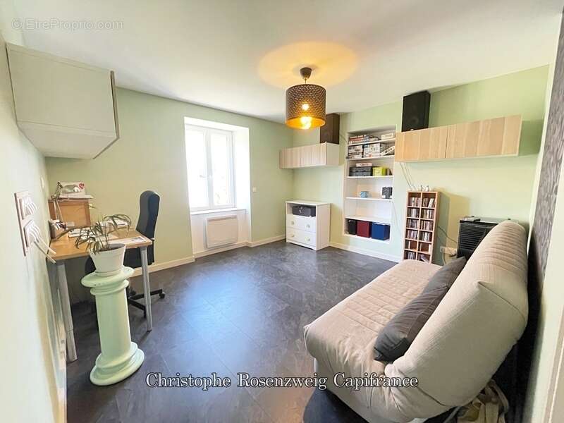 Maison T6 de 140 m2 plus Annexe de 55 m2 - photo 4