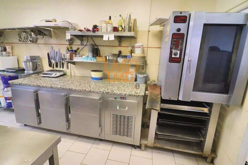 Commerce à POURRIERES