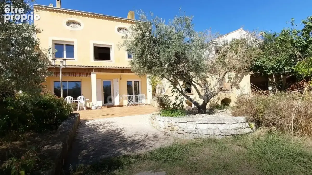 MARTIGUES (13) : à vendre Maison 4 chambres, 1 bureau, 2 appartements T3 et T4, garage sur terrain 859m² - photo 2
