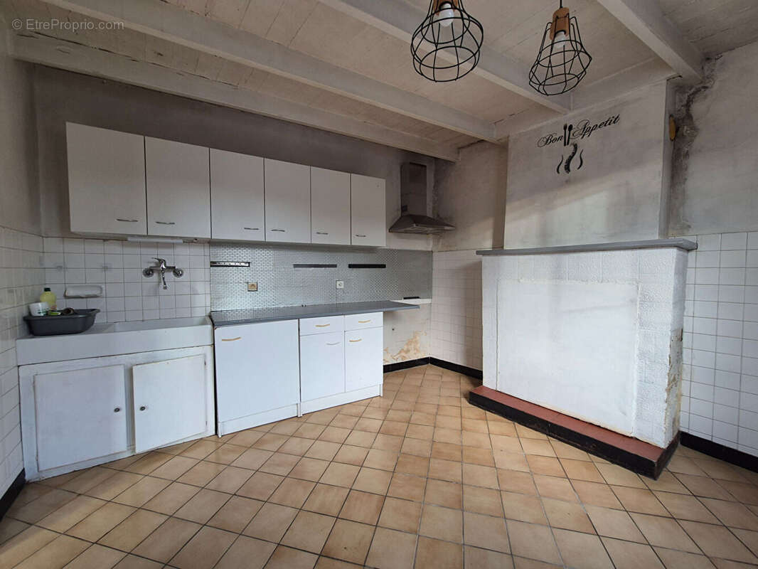 Maison à SAINT-SATURNIN-DU-BOIS