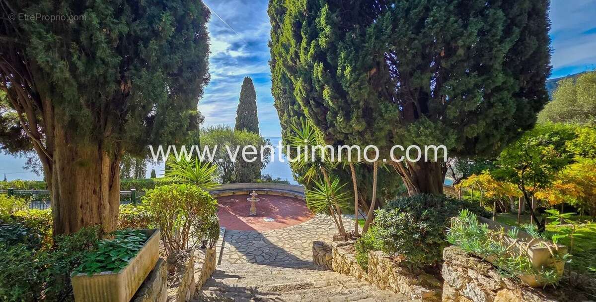 Appartement à ROQUEBRUNE-CAP-MARTIN