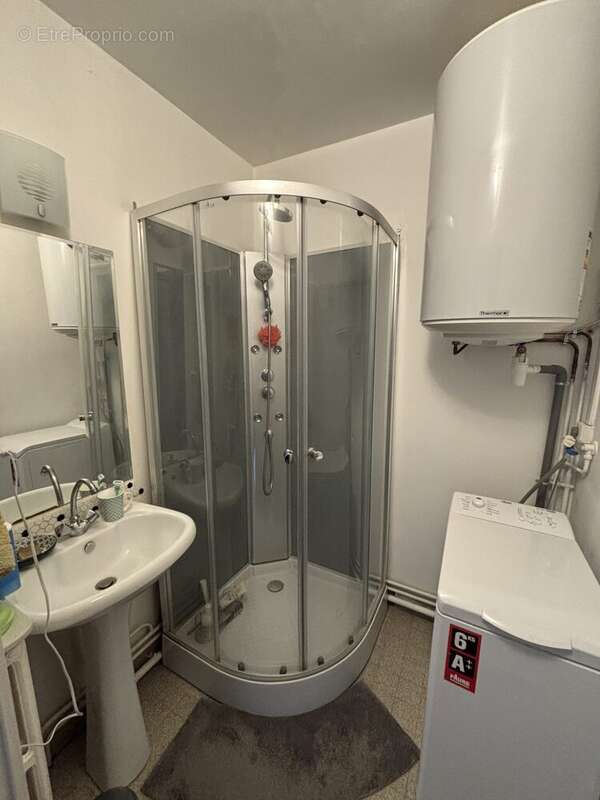Appartement 42 m² à Saint-Etienne  - photo 4