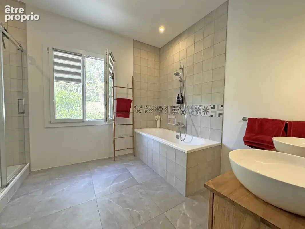 Villa de 222 m2 située au calme avec vue dégagée jusqu'à la mer - photo 13