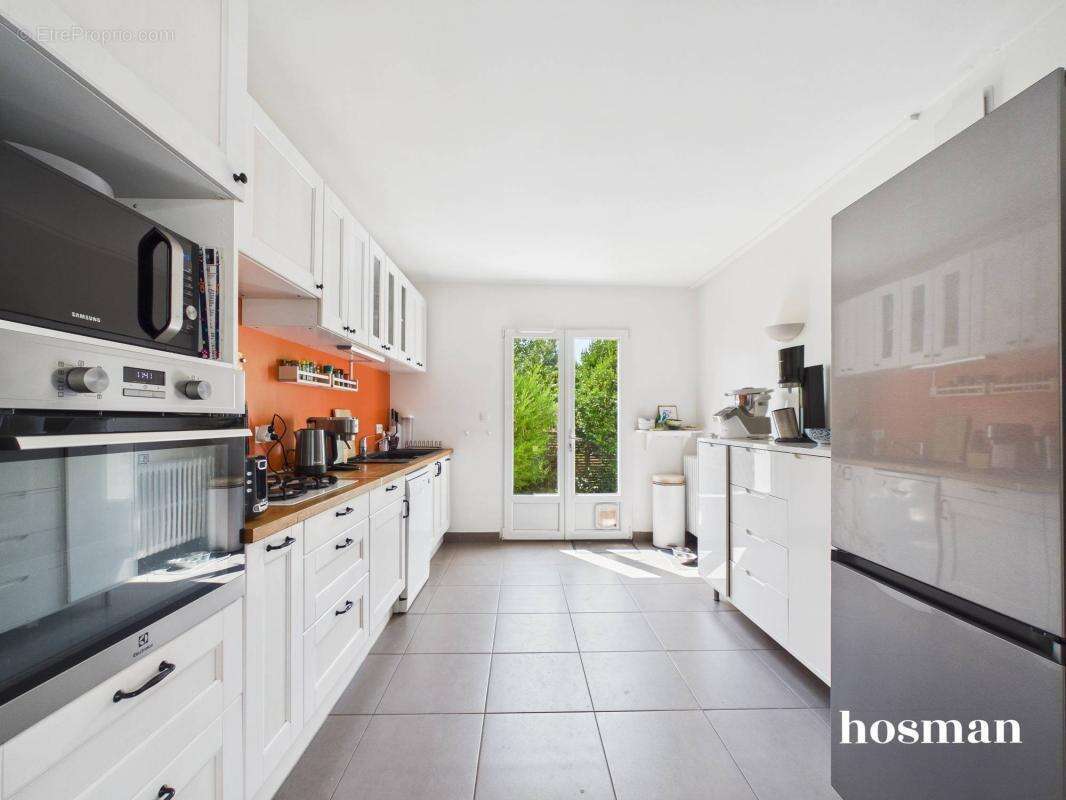 Ravissante maison traversante et lumineuse de 110 m2 habitables (116 m2 au sol) au calme en second rideau avec jardin et 2 dépen - photo 6