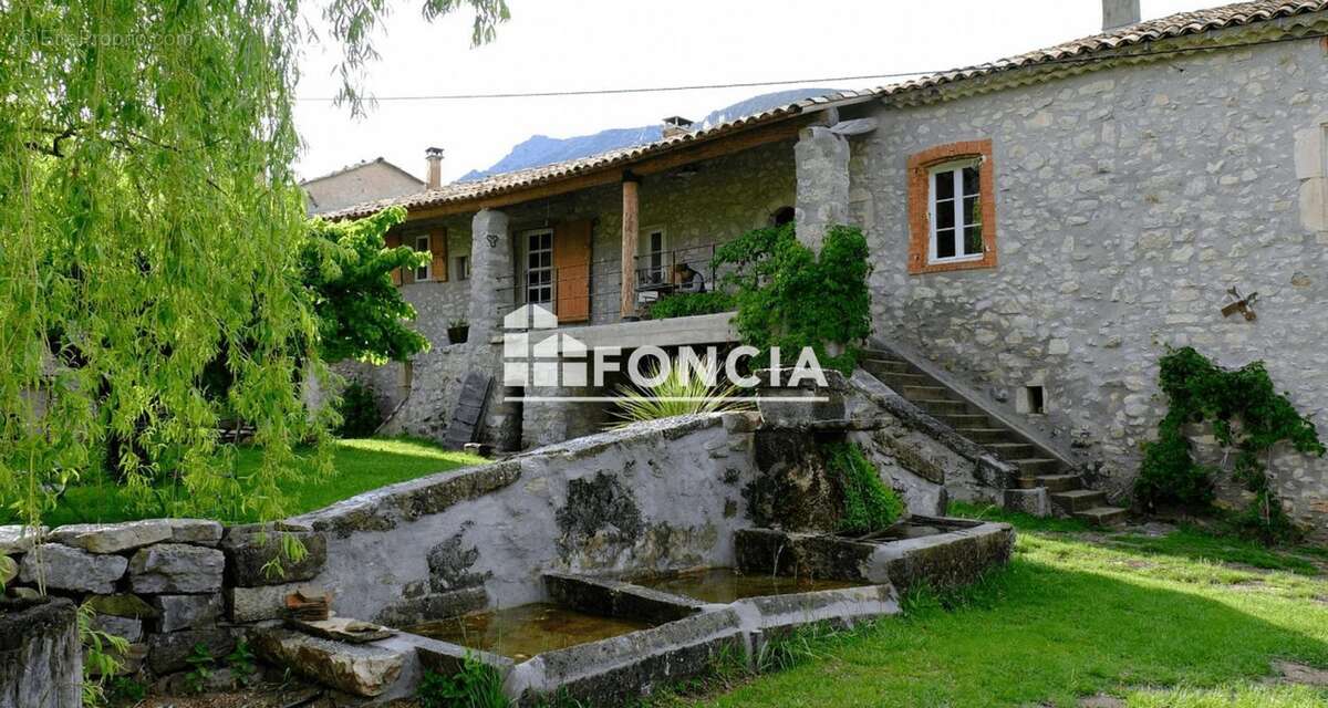 Maison à CHATEAUNEUF-MIRAVAIL