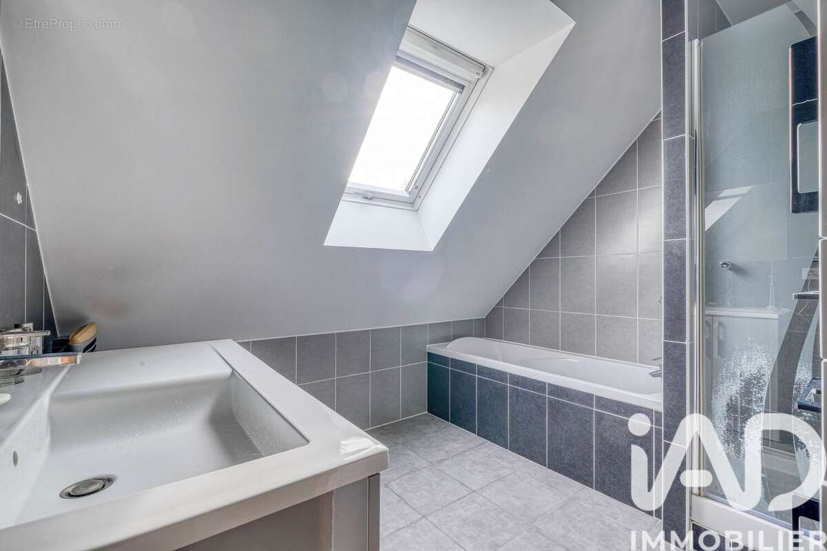 Maison 130 m² à Gressy  - photo 8