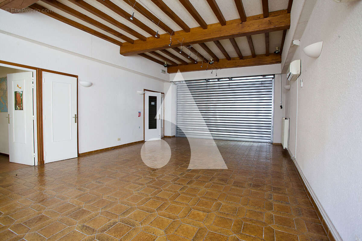 Commerce à SAINT-GEORGES-DE-RENEINS