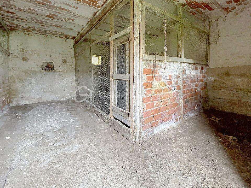 Beau corps de ferme habitation + batiments a renover - photo 10
